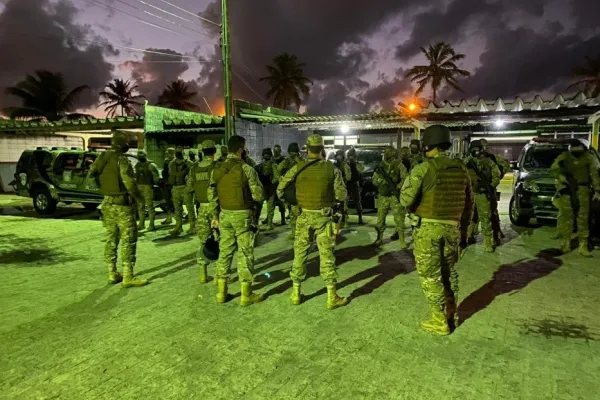 
				
					Operação desarticula bandos que atuavam no tráfico em Alagoas; 21 presos
				
				