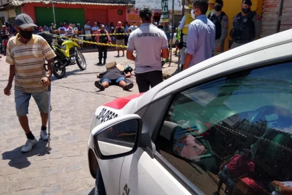 
				
					Mototaxista é assassinado a tiros na região da Feirinha do Jacintinho
				
				