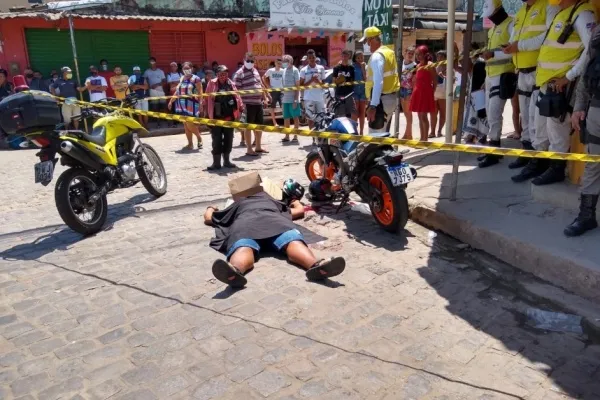 
				
					Mototaxista é assassinado a tiros na região da Feirinha do Jacintinho
				
				