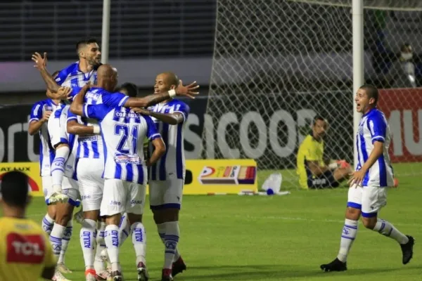 
				
					Com técnico interino, CSA vence o Cruzeiro e deixa a lanterna da Série B: 3 a 1
				
				