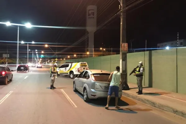 
				
					Condutores são presos por embriaguez ao volante no Benedito Bentes, em Maceió
				
				