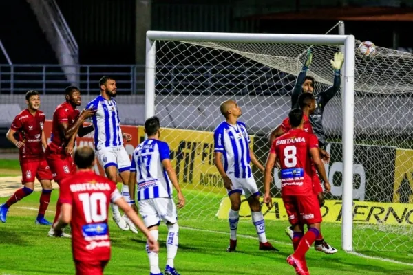 
				
					Com 3 gols de Paulo Sérgio e um de Andrigo, CSA goleia Paraná, no Rei Pelé: 4x0
				
				