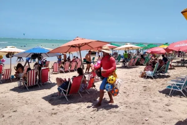 
				
					Maceioense aproveita o feriado para relaxar e lota praias urbanas
				
				