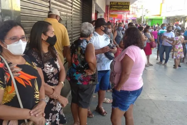 
				
					Black Friday: Consumidores madrugam em lojas para aproveitar dia de liquidação
				
				