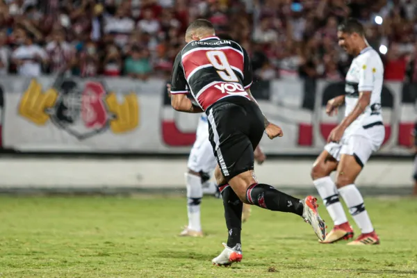 
				
					Com gol de Roger Gaúcho no final, ASA vence o Santa Cruz, por 2 a 1, no Mundão do Arruda
				
				