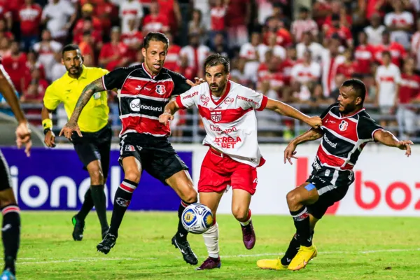 
				
					Copa NE: CRB vence Santa Cruz e segue vivo na briga pela classificação
				
				