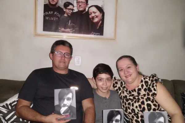 
				
					Pais descobrem e lançam livro deixado por filho acometido por câncer
				
				