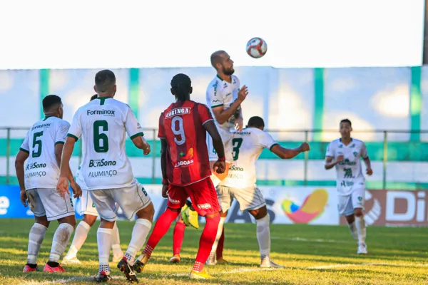 
				
					CRB tropeça contra o Murici e conhece a sua primeira derrota no Campeonato Alagoano: 1 a 0
				
				