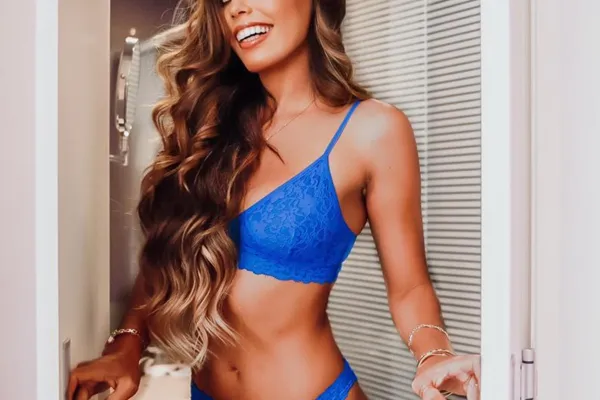 
				
					Dhaísa do Carmo posa de lingerie azul e agita redes sociais
				
				