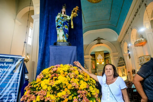 
				
					Mesmo sob chuva, católicos reverenciam Nossa Senhora dos Prazeres em carreata
				
				