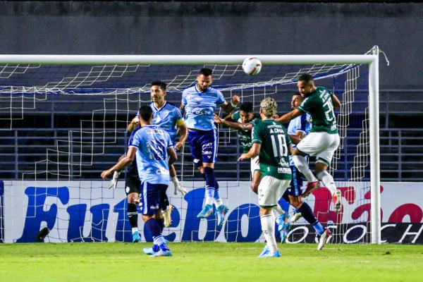 
				
					Desesperado na briga contra o rebaixamento, CSA enfrenta o Grêmio, em Porto Alegre
				
				