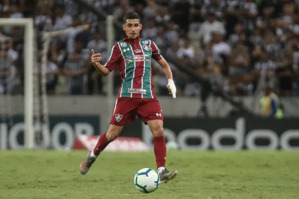 
				
					Meia Daniel, do Bahia, entra na Justiça contra Fluminense em cobrança de R$ 487 mil
				
				