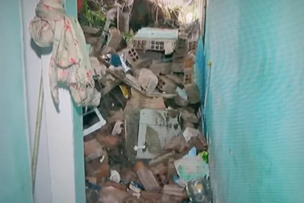 
				
					Deslizamento de barreira atinge parte de residência no Flexal de Cima, em Bebedouro
				
				