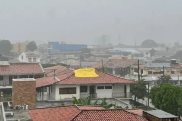 
				
					Vídeo: Chuvas deixam ruas de Maceió e do interior alagadas; alerta é mantido
				
				