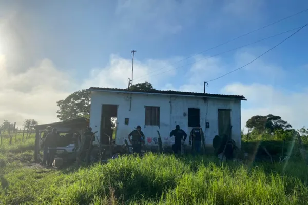 
				
					Sete assaltantes de banco morrem em confronto com policiais em Alagoas e Sergipe
				
				