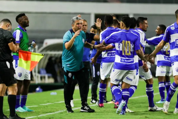 
				
					CSA goleia garotos do Dimensão Saúde em jogo pela Copa Alagoas: 6 a 0
				
				