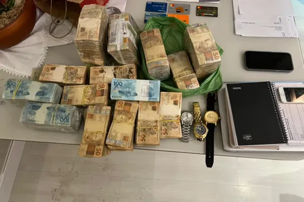 
				
					PF prende 10 suspeitos de lavar dinheiro do tráfico de drogas
				
				