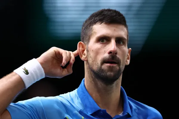 
				
					Djokovic admite pensar em aposentadoria: "Estou dividido"
				
				