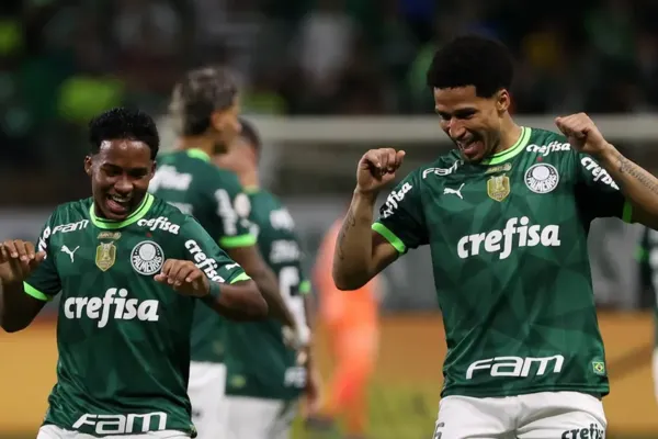 
				
					Palmeiras vence o América-MG e se aproxima do título do Brasileirão
				
				