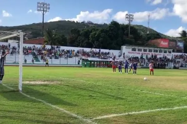 
				
					Na prévia de duelo pelo Alagoano, o Tricolorido CSE vence Aliança na Copa AL: 3 a 1
				
				