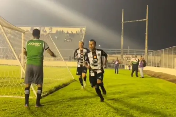 
				
					Na estreia do experiente Celso Teixeira, ASA vence Falcon com golaço de Didira e respira na Série D: 1 a 0
				
				
