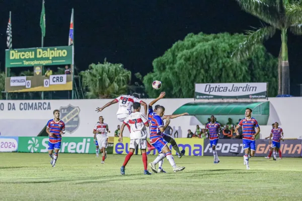 
				
					Brilha o futebol de Alagoas: CRB vence o Fortaleza e avança às oitavas da Copinha: 1 a 0
				
				