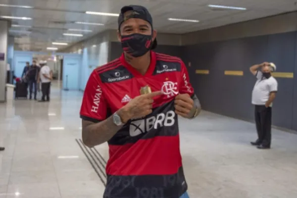 
				
					Kenedy fala sobre possível duelo com o Chelsea, enaltece Flamengo e diz: 'Estou preparado e ansioso'
				
				