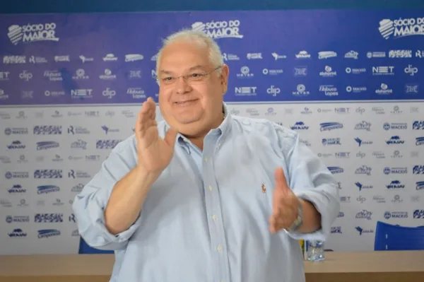 
				
					Com apoio de Rafael Tenório, Omar Coelho oficializa candidatura à presidência do CSA
				
				