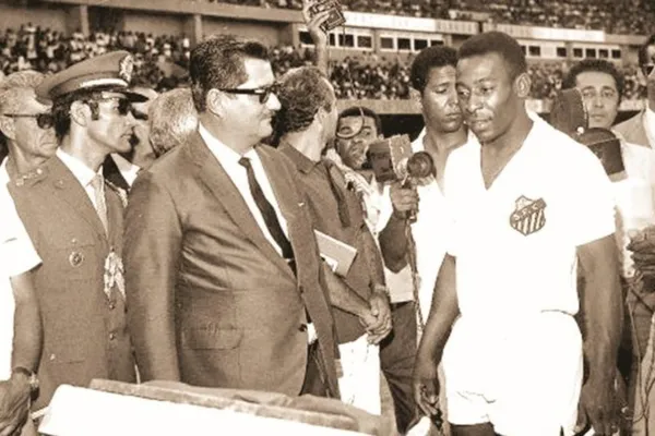 
				
					Rei do Futebol: Pelé teve quatro passagens por Alagoas
				
				