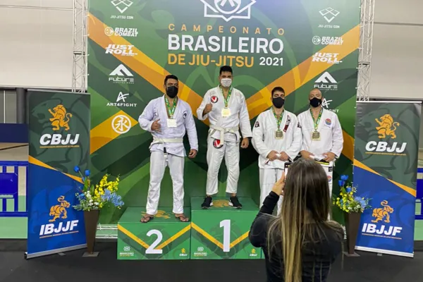 
				
					Medalha de ouro! Alagoano é campeão brasileiro de Jiu-Jitsu no Rio de Janeiro
				
				