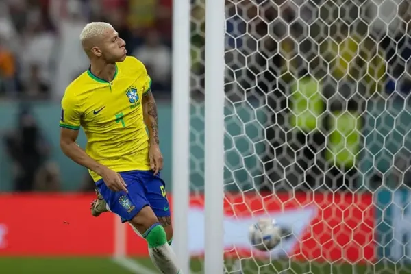 
				
					Richarlison ganha voto de confiança de Diniz na Seleção Brasileira
				
				