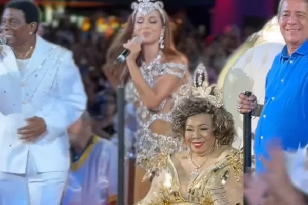 
				
					Anitta, Zeca Pagodinho, Neguinho da Beija Flor e Alcione no brilho dos 40 Anos do Sambódromo Carioca
				
				