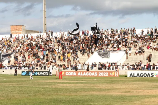 
				
					ASA reage a vacilo do Dínamo e conquista vitória suada em Arapiraca: 1 a 0
				
				