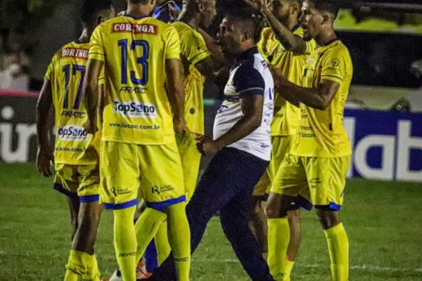 
				
					Aliança vence o Murici por 1 a 0 fora de casa e é vice-líder do Alagoano
				
				