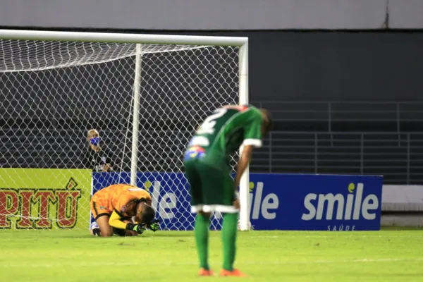 
				
					Com três de Bruno Mota, CSA massacra o Coruripe com goleada de 5 a 0 pelo Alagoano
				
				