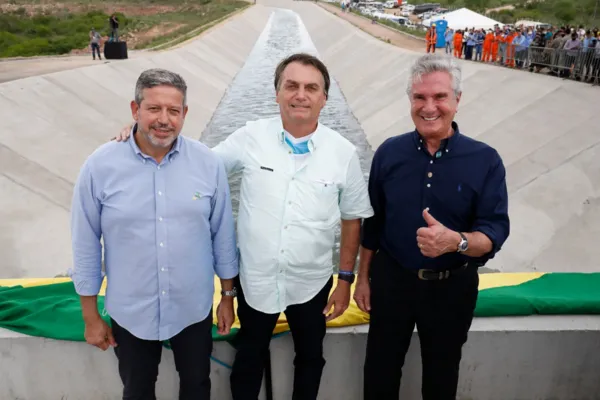 
				
					Celebrando mil dias de governo, Bolsonaro entrega conjunto residencial em Teotônio Vilela
				
				
