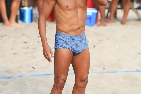 
				
					Romário curte dia de praia e joga futevôlei no Rio
				
				