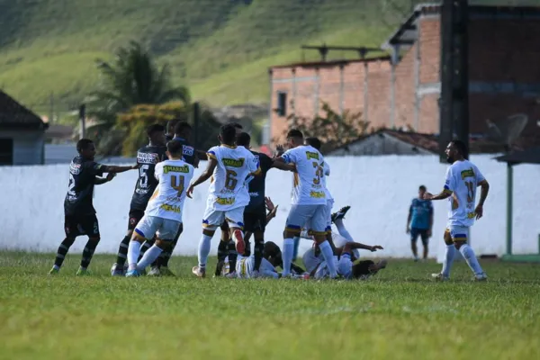 
				
					Sem público, Cruzeiro e Zumbi começam a decidir a 2ª Divisão do Alagoano
				
				