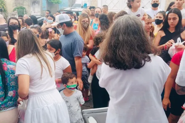 
				
					Digital influencer, Jonathan Pires arrasta mais de 1000 pessoas em festa de Cosme e Damião na ZN de SP
				
				
