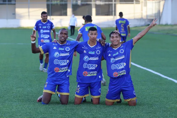 
				
					Cruzeiro deslancha marcando três no 2º tempo e elimina o Miguelense do Alagoano
				
				