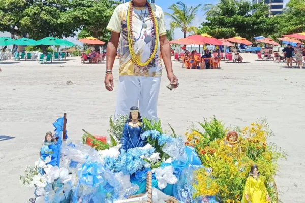 
				
					Fiéis homenageiam Iemanjá com oferendas na Praia de Pajuçara; veja imagens!
				
				