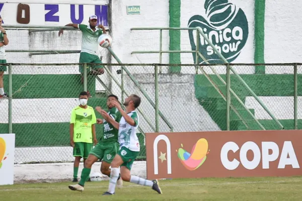 
				
					Com gol polêmico, Murici vence o Zumbi por 1 a 0 na abertura da Copa Alagoas
				
				