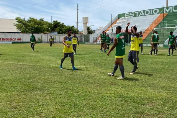 
				
					Com presença de público, Coruripe e CSE fazem confronto de líderes na Copa Alagoas
				
				