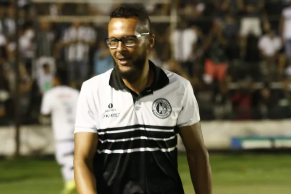 
				
					Celso Teixeira não é mais o treinador do ASA
				
				