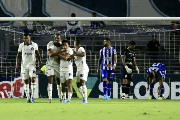
				
					CSA começa perdendo, mas arranca empate com o Bahia em jogo pela Série B: 1 a 1
				
				
