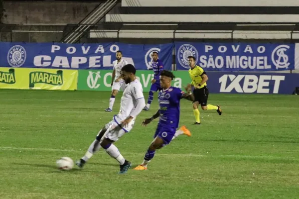 
				
					CSA consegue virada relâmpago nos acréscimos e abre vantagem sobre o Cruzeiro de Arapiraca na Seletiva: 2x1
				
				