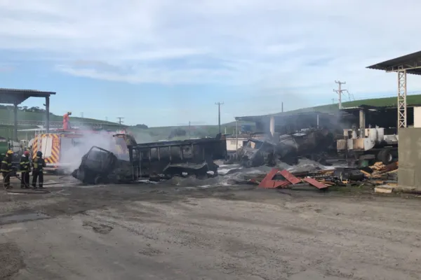 
				
					Tanque de empresa de mineração explode e deixa funcionário ferido em Rio Largo
				
				