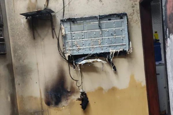 
				
					Incêndio deixa casa parcialmente destruída em São Sebastião
				
				