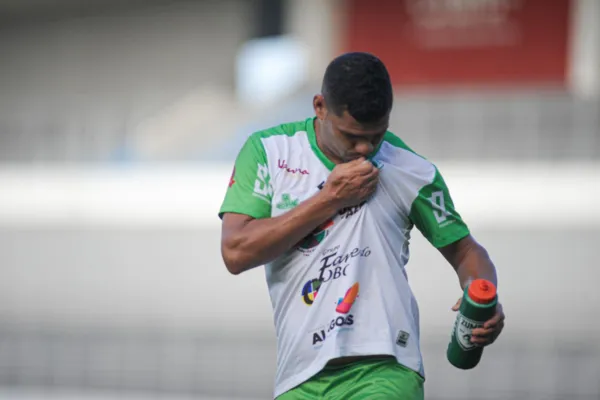 
				
					Gean brilha nos pênaltis, Coruripe vence o Zumbi e se consagra campeão da 2ª Divisão de Alagoas
				
				