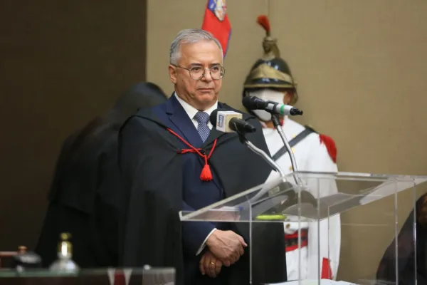 
				
					Fábio Ferrario toma posse como desembargador do Tribunal de Justiça de Alagoas
				
				